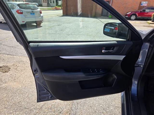 2013 Subaru Legacy 2.5i - Photo 32