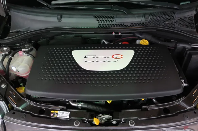 2017 FIAT 500e Battery Electric - Photo 17