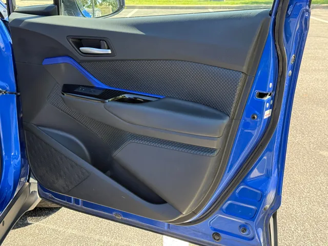 2021 Toyota C-HR XLE - Photo 29