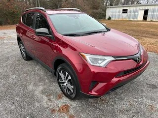 2018 Toyota RAV4 LE's photo