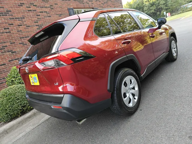 2019 Toyota RAV4 LE photo 2