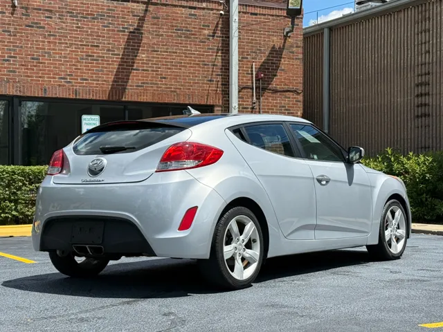 2015 Hyundai Veloster Base - Photo 11