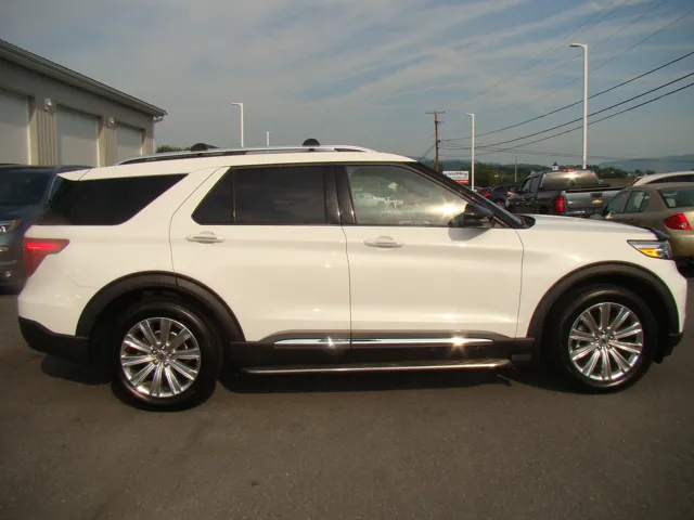 2020 Ford Explorer Limited's photo