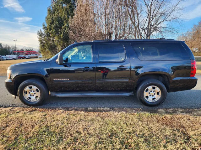 2013 Chevrolet Suburban LT's photo