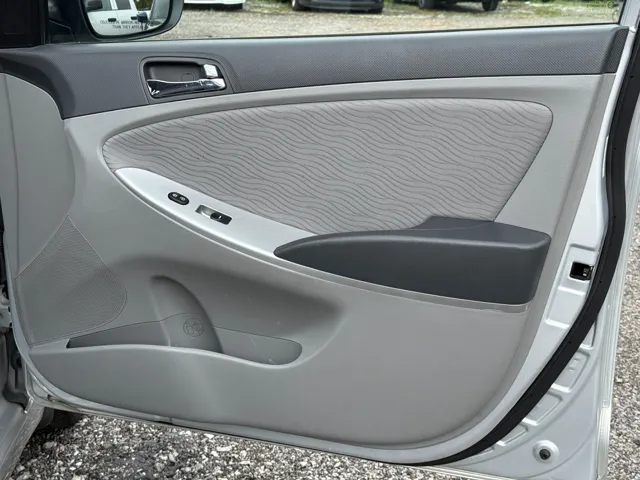 2014 Hyundai Accent GLS - Photo 35
