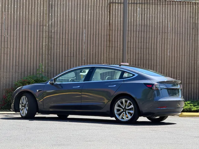 2018 Tesla Model 3 - Photo 7