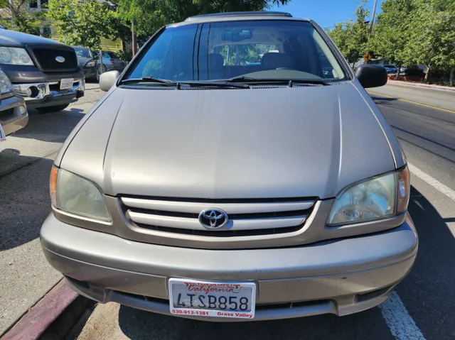 2001 Toyota Sienna XLE