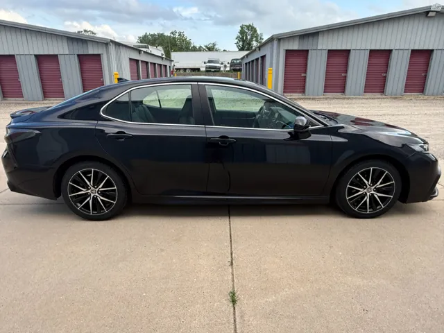 2021 Toyota Camry SE - Photo 7