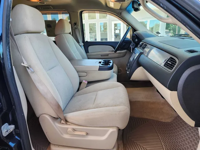2008 Chevrolet Suburban LS - Photo 19