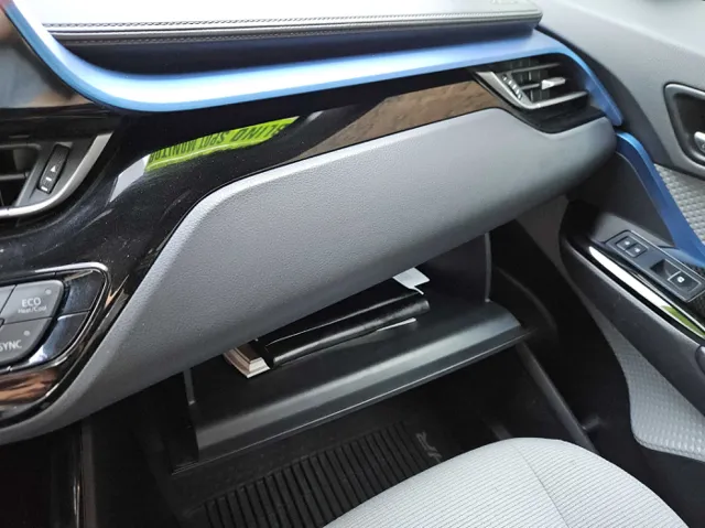 2019 Toyota C-HR XLE Limited photo 19