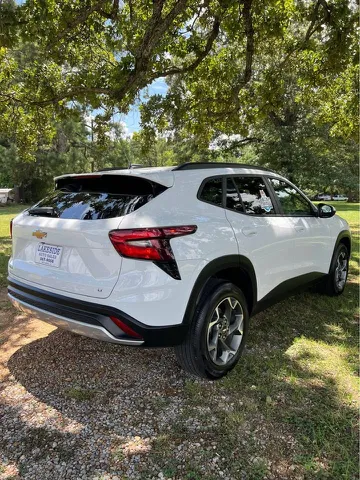 2025 Chevrolet Trax LT - Photo 6