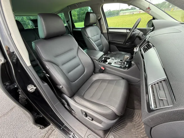 2011 Volkswagen Touareg Sport - Photo 42