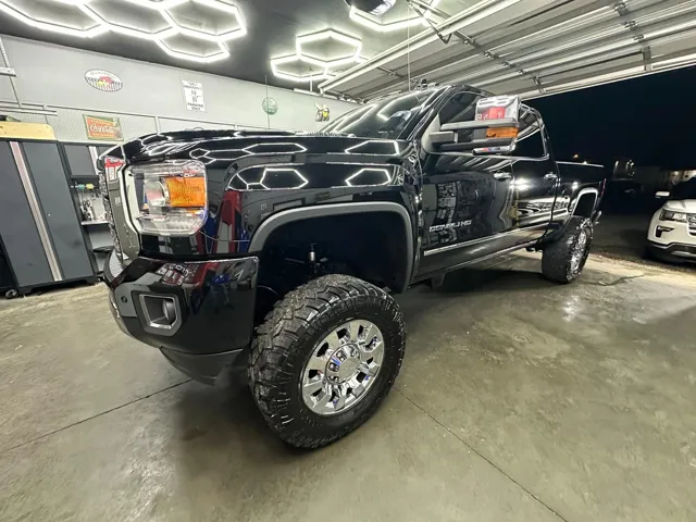2018 GMC Sierra 4WD Crew Cab Standard Box Denali's photo