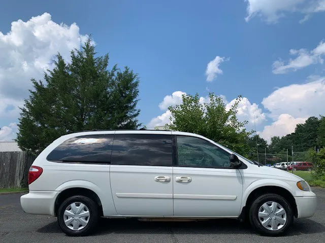2006 Chrysler Town & Country LX photo 11