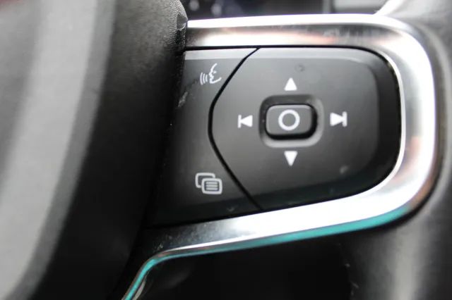 2021 Volvo XC40 Momentum photo 18