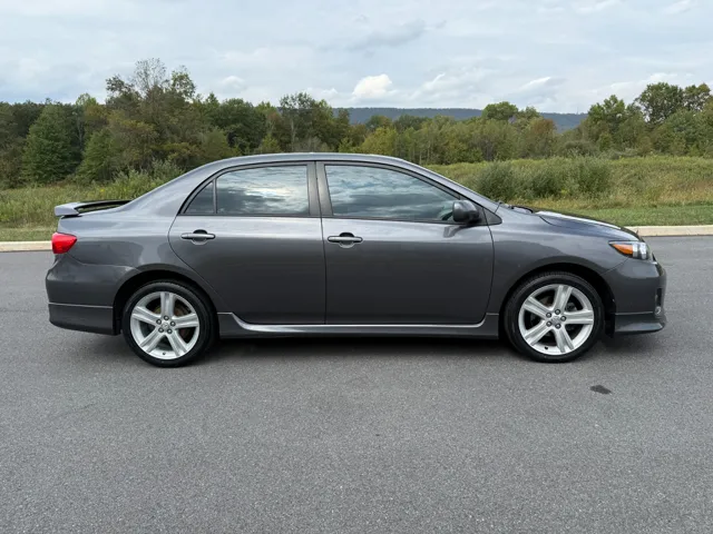 2013 Toyota Corolla S photo 4