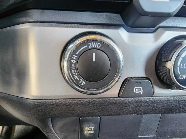 2016 Toyota Tacoma SR5 Access Cab 4x4 photo 17