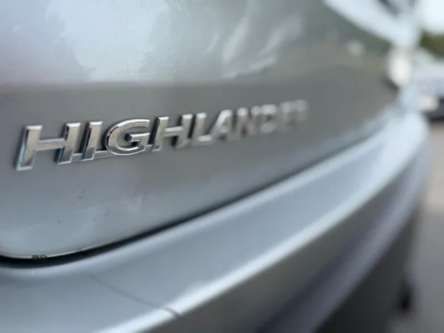 2017 Toyota Highlander LE - Photo 15
