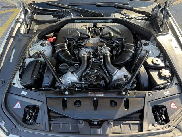 2012 BMW 5 Series 550i - Photo 16