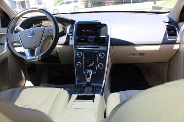 2015 Volvo XC60 Premier - Photo 9