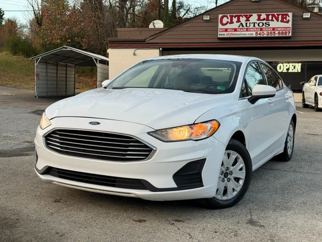 2019 Ford Fusion S's photo