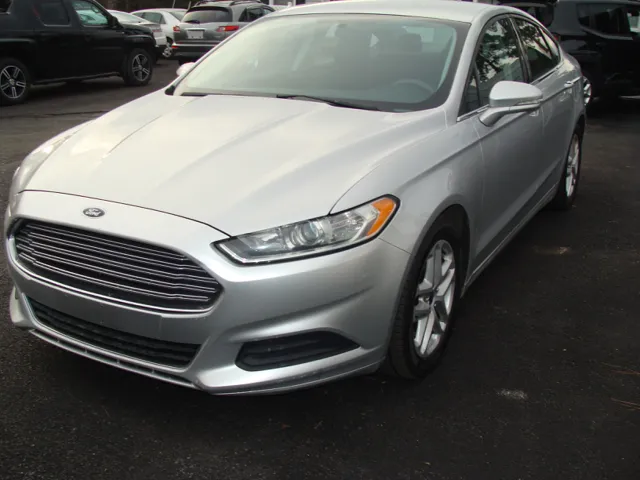 2016 Ford Fusion SE's photo