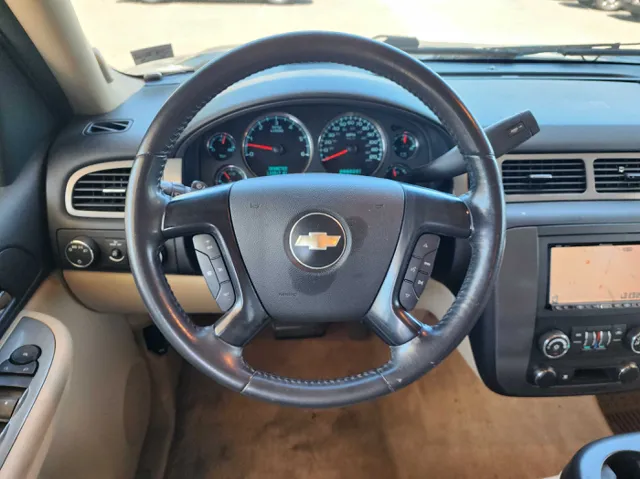 2008 Chevrolet Suburban LS - Photo 21