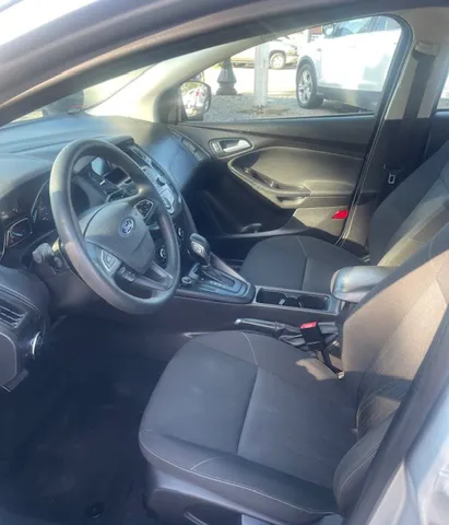 2017 Ford Focus SE photo 5