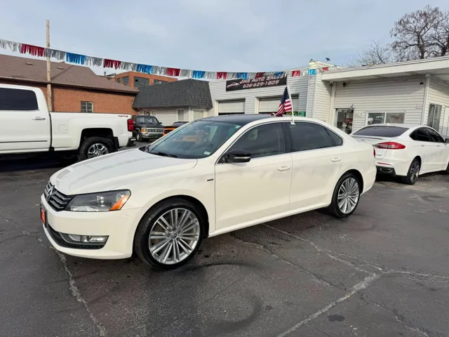 2015 Volkswagen Passat SE's photo