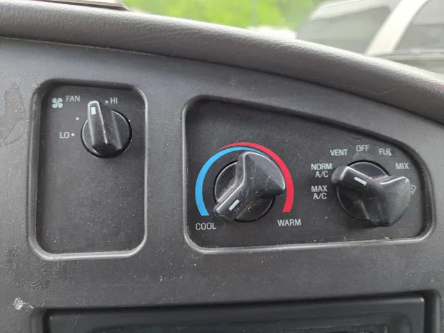 2005 Ford Econoline Van Commercial - Photo 32