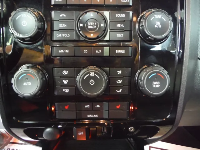 2011 Ford Escape Limited - Photo 22