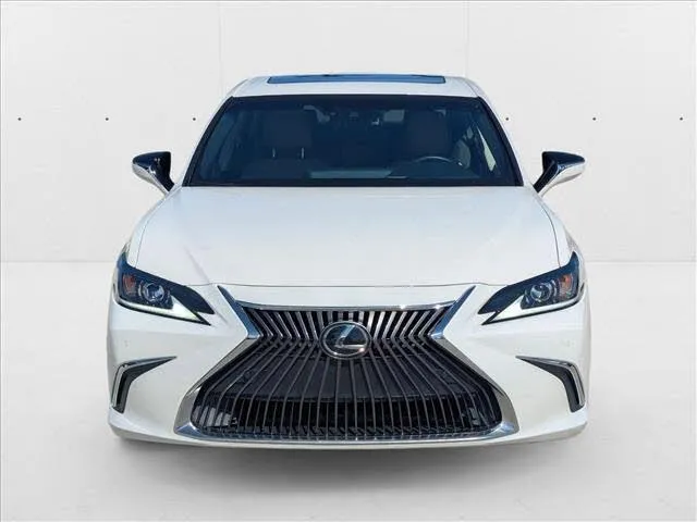 2020 Lexus ES 350's photo