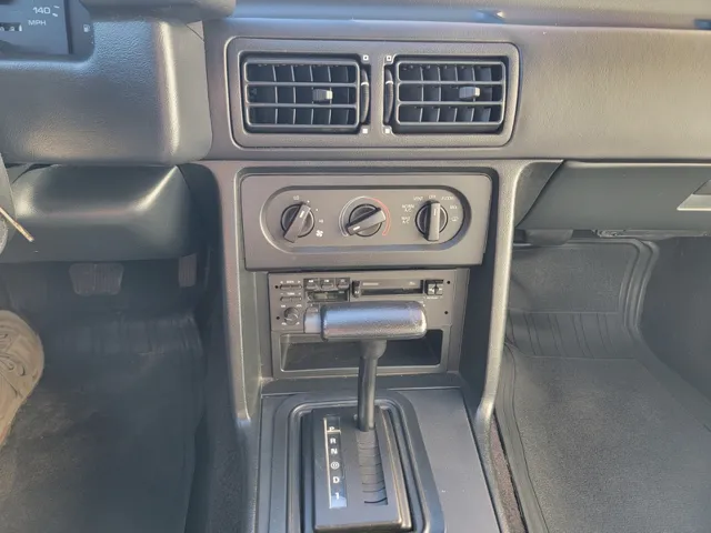 1992 Ford Mustang - Photo 12