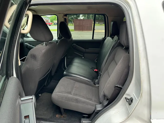 2010 Ford Explorer XLT photo 8