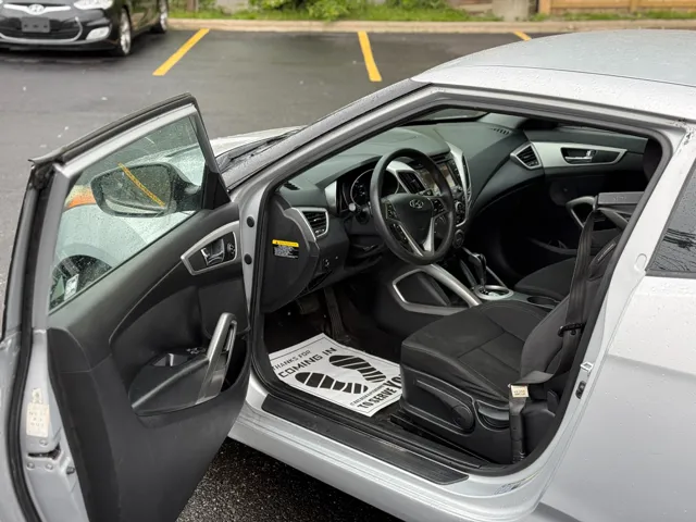 2015 Hyundai Veloster Base - Photo 26
