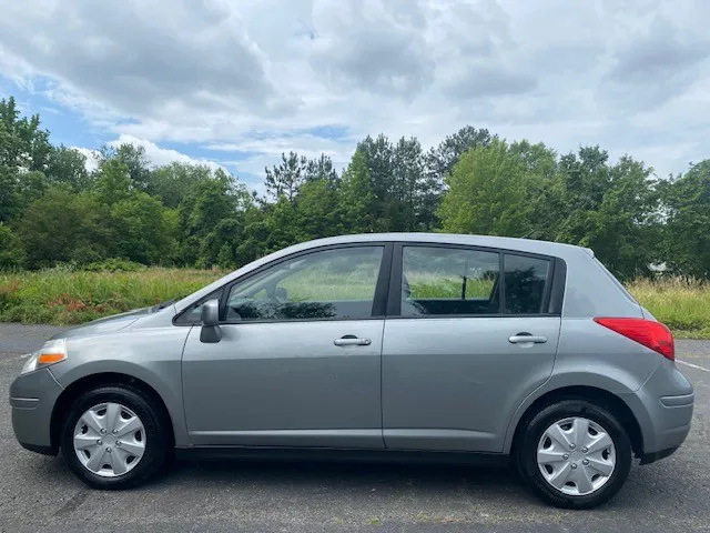 2011 Nissan Versa photo 7