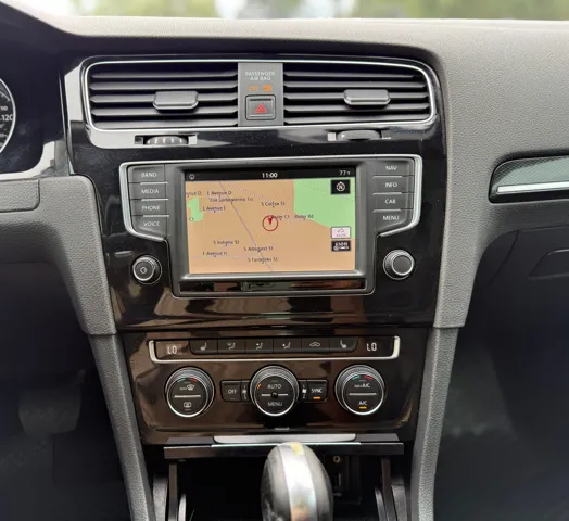 2017 Volkswagen Golf SportWagen 24