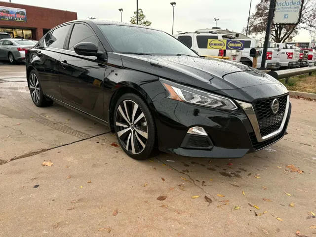 2022 Nissan Altima SR