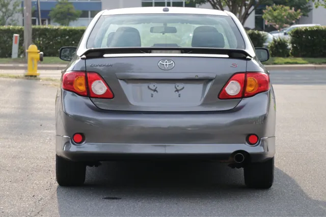 2010 Toyota Corolla LE - Photo 6