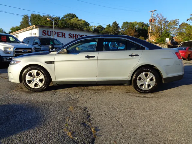 2017 Ford Taurus photo 4