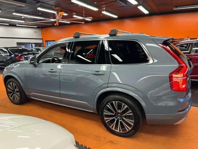 2020 Volvo XC90 Momentum photo 4