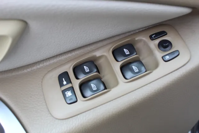 2010 Volvo XC90 AWD photo 13