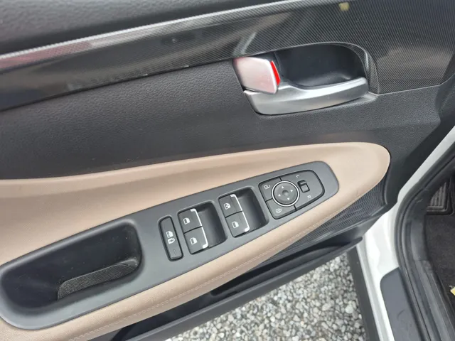 2023 Hyundai Santa Fe SE - Photo 13
