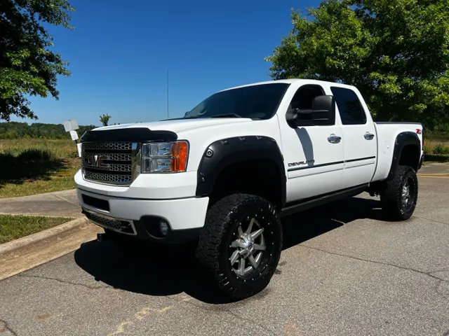 2013 GMC Sierra 4WD Crew Cab Standard Box's photo