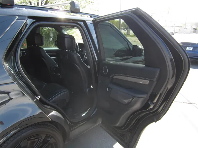 2023 Land Rover Discovery Metropolitan Edition - Photo 10