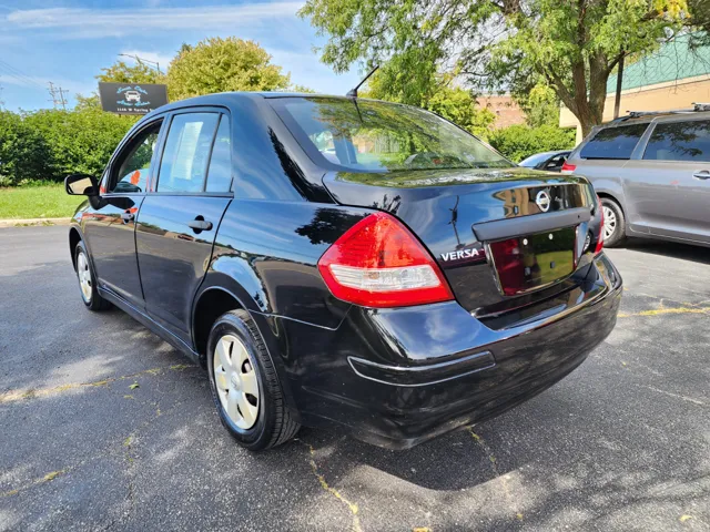 2011 Nissan Versa Base photo 4