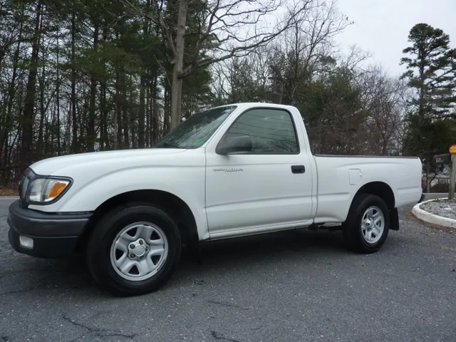 2004 Toyota Tacoma Base's photo