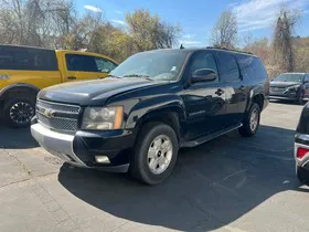 2011 Chevrolet Suburban LT's photo