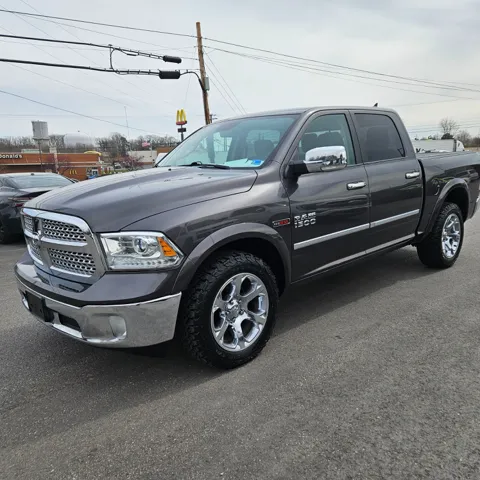 2018 RAM 1500 Laramie 4x4 Crew Cab 5'7's photo