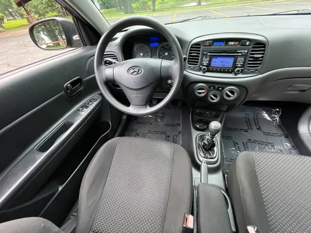 2011 Hyundai Accent GL - Photo 12